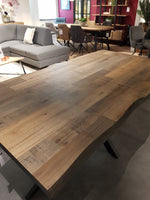 Sardinie Barkos Dining Tables With a Wavy Edge