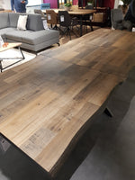Sardinie Barkos Dining Tables With a Wavy Edge